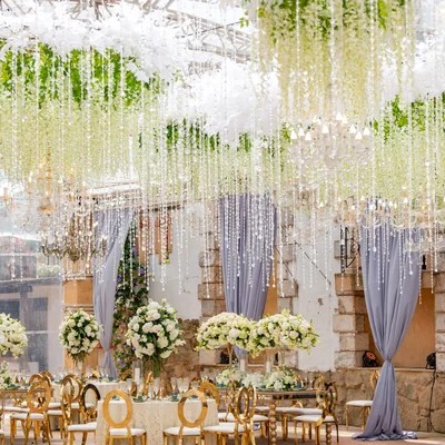 Sillas Doradas con Respaldo Circular